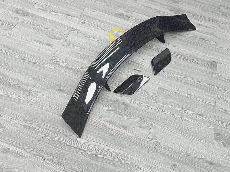 High Quality  Carbon Fiber Rear Spoiler Rear Wing for  DBX to M Style